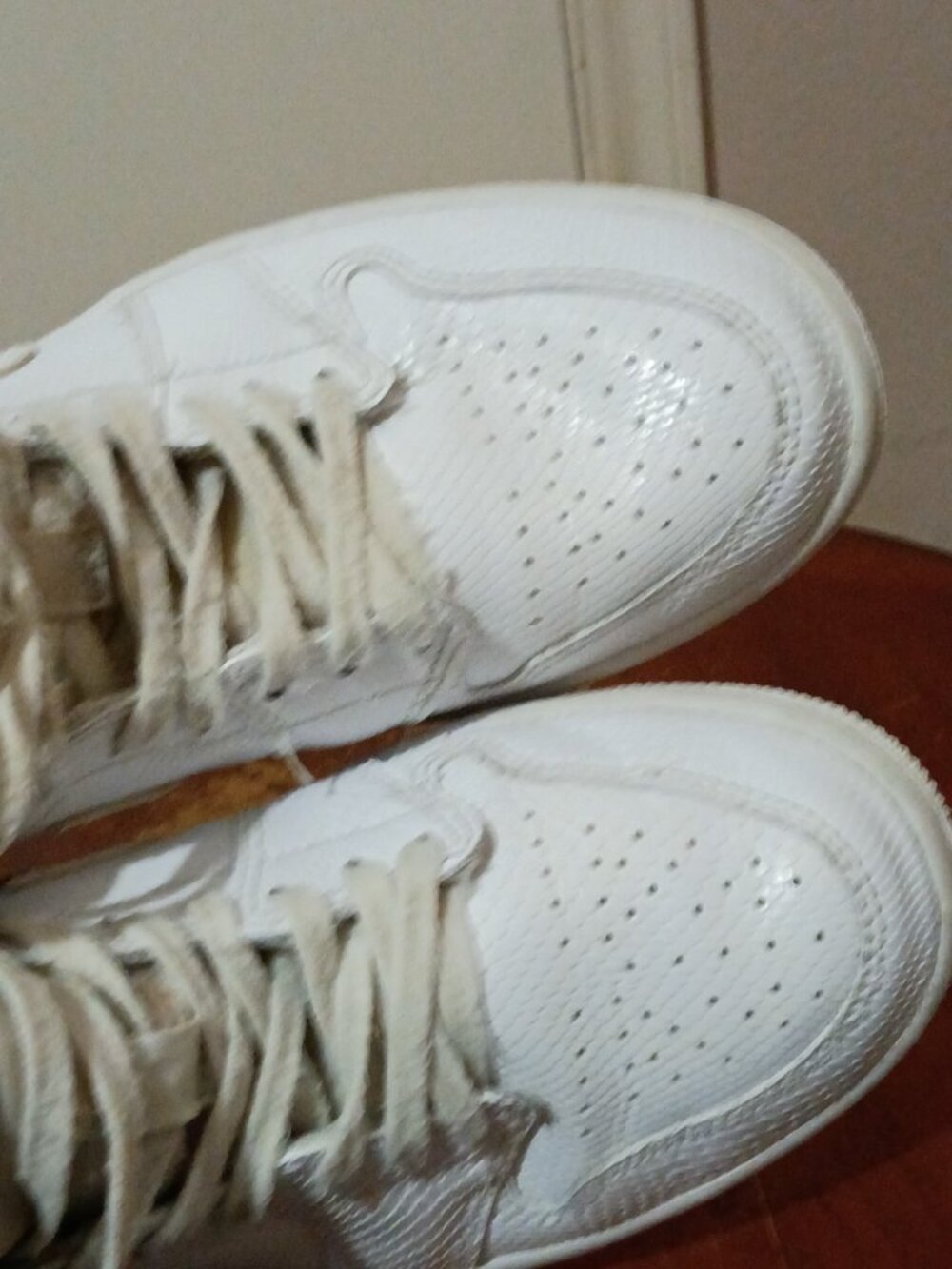 Nike Air Jordan 1 Mid Womens Size 7 White Snakeskin Texture Sneakers BQ6472-110 - Picture 13 of 13
